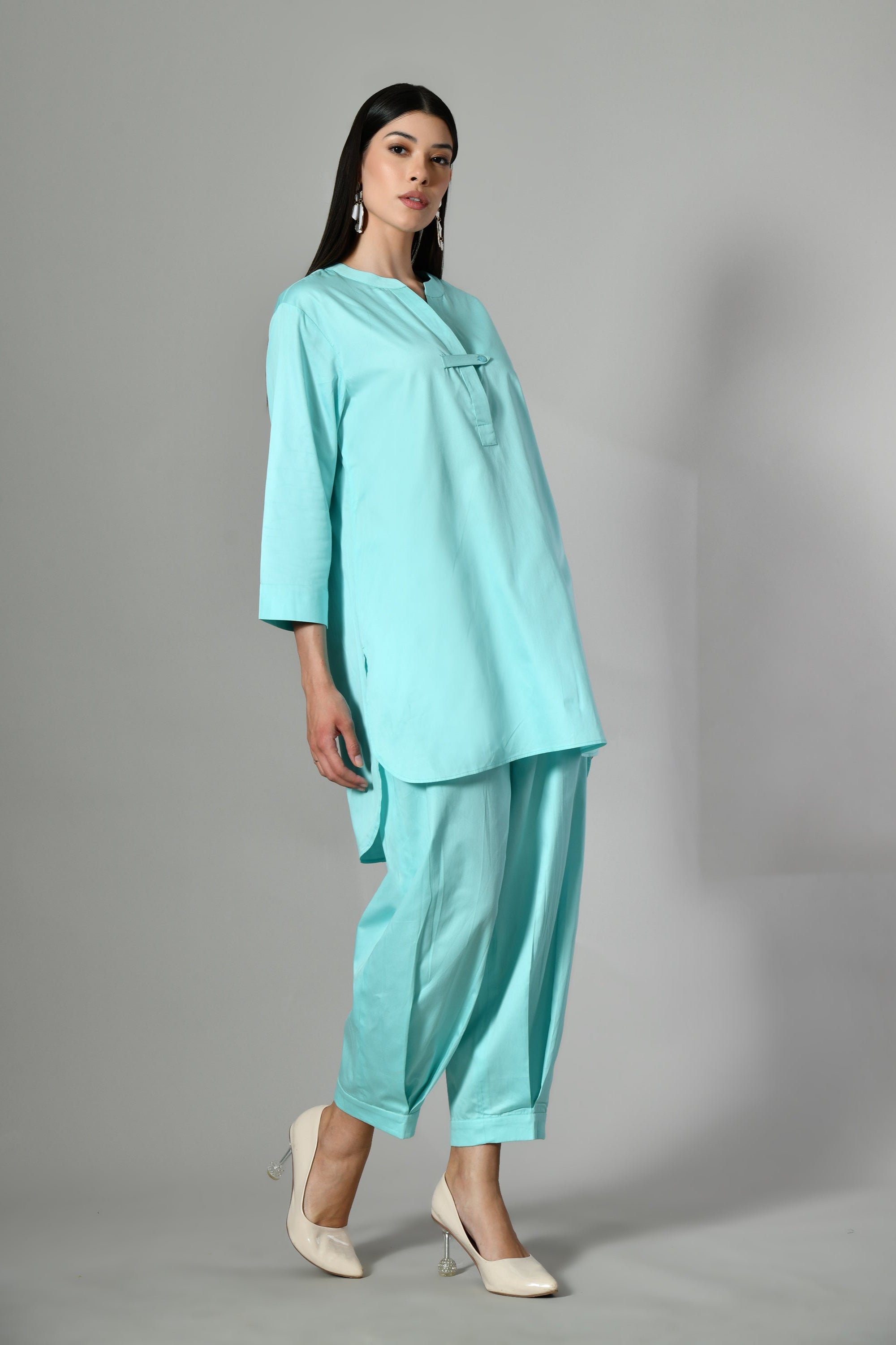 Women’s linen co-ord set – breezy kurta pant combo with band collar, ideal for summer fashion and elegant daily wear. 
