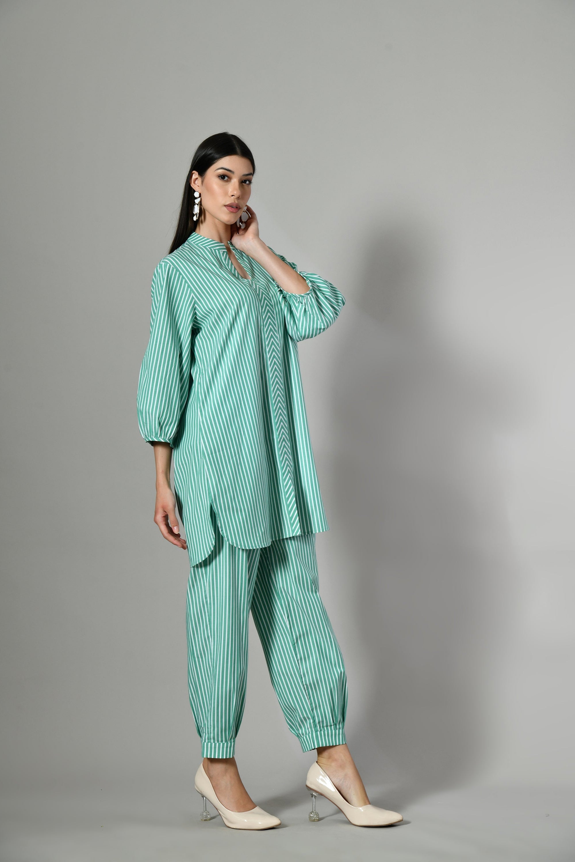 Stylish ladies co ord set – green cotton two-piece with matching trousers, great for day events or vacation wear. 