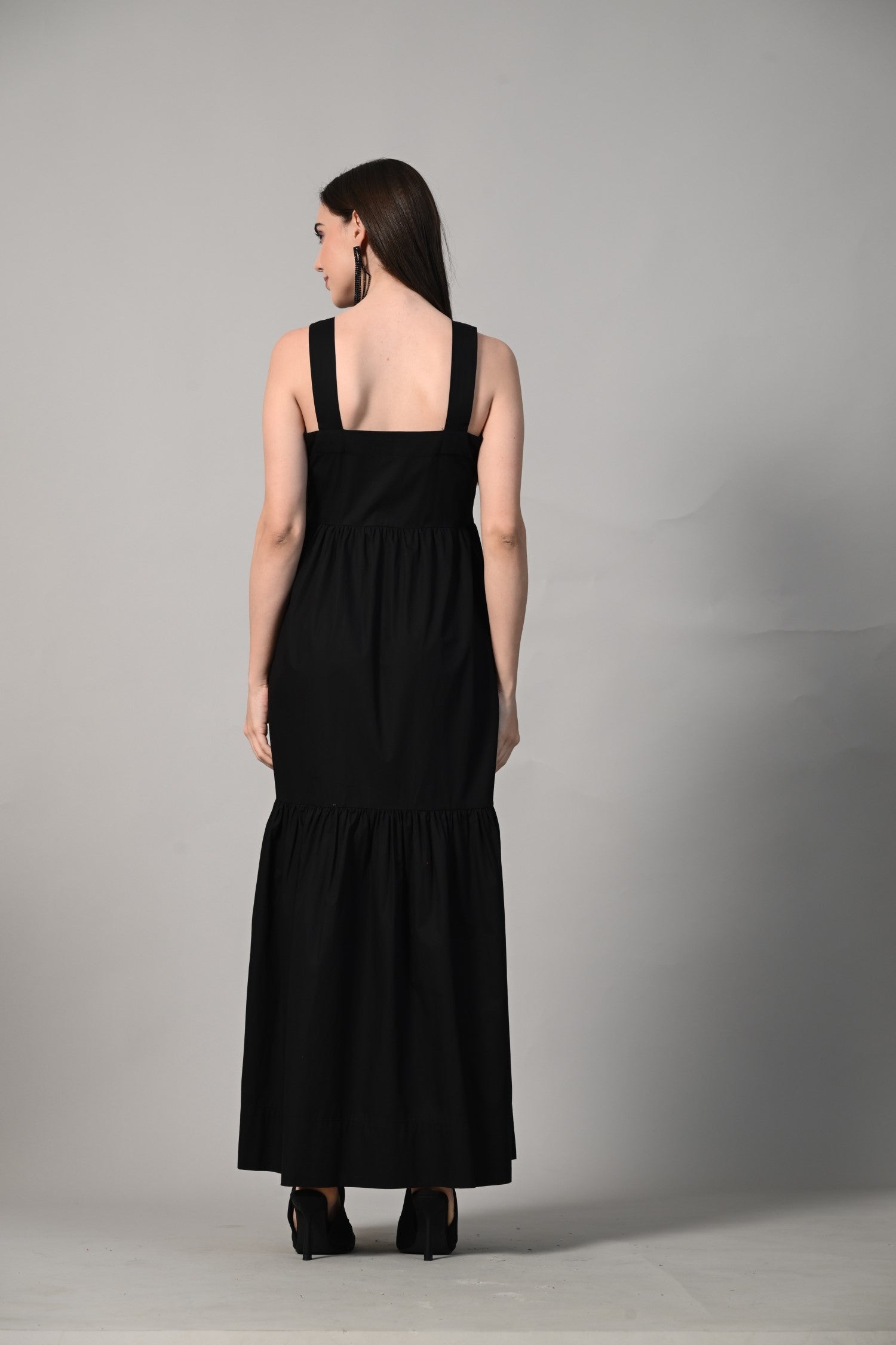 Long Dress Maxi Women in Black - Elegant black long dress, ideal for party wear or western casual style. dress for women cute