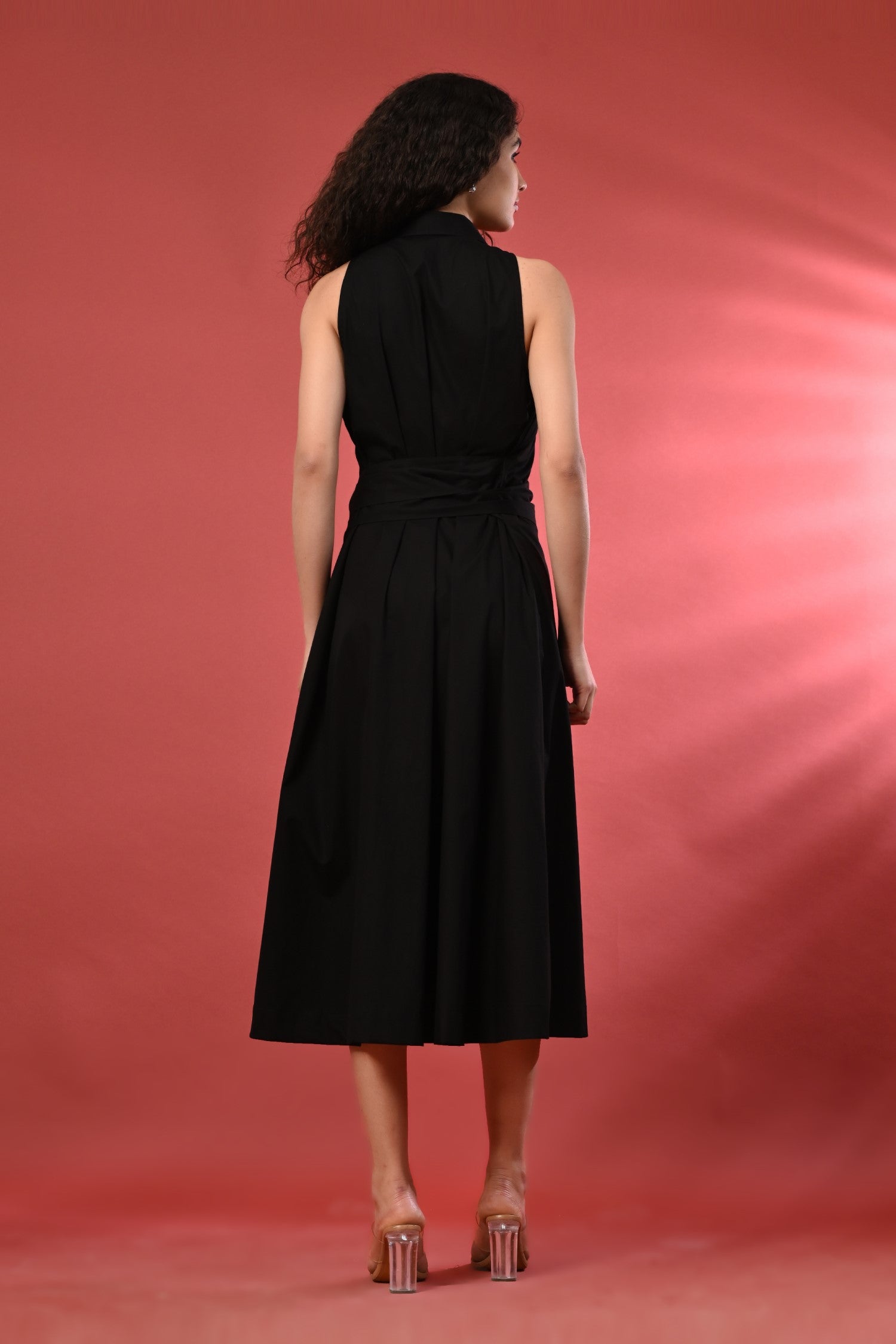 Chic black sleeveless maxi dress, ideal for formal occasions and summer nights.