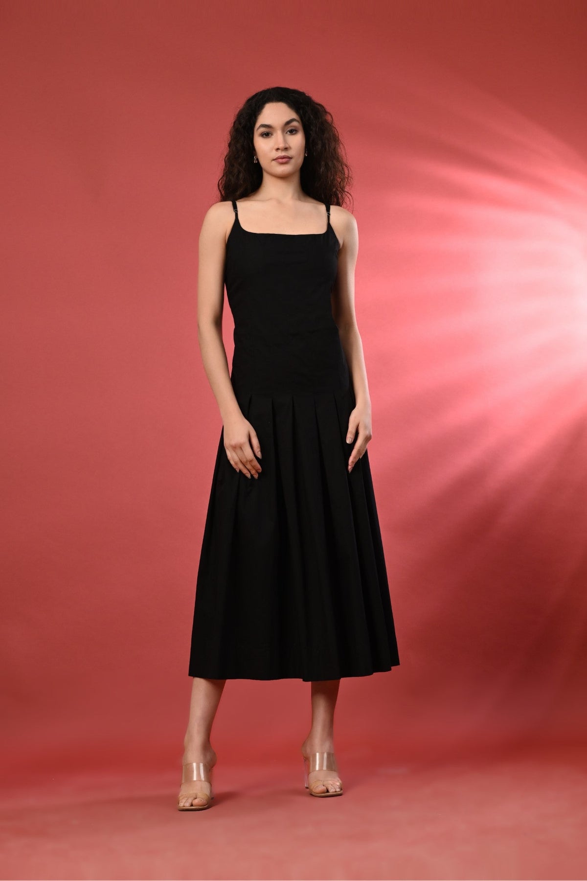 Elegant Black Long Dress for Women– This stunning black formal sundress is perfect for evening events,blending sophistication