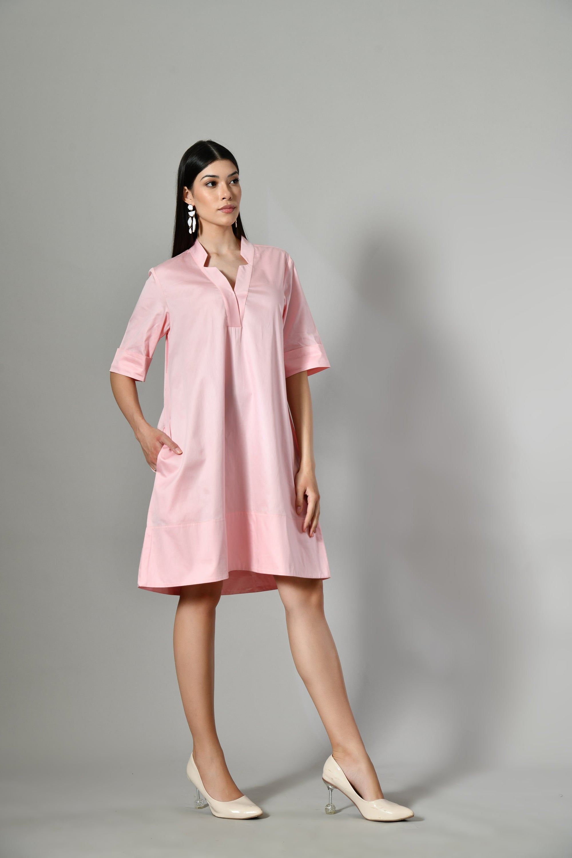 Casual pink cotton day dress – flattering knee-length style perfect as a linen dress for vacations or everyday wear.