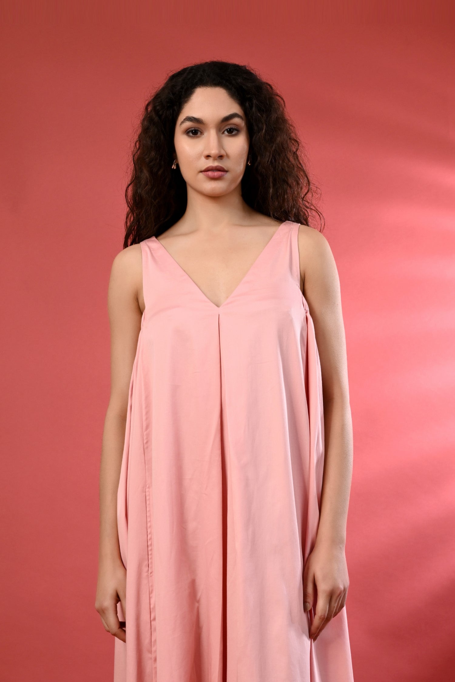 Pink linen V-neck midi dress with a flowing silhouette, perfect for warm-weather wear. Elegant and comfortable dress 